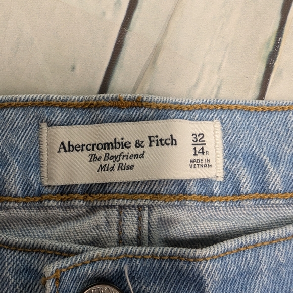 Abercrombie & Fitch The Boyfriend Mid Rise distressed jeans - Picture 2 of 4